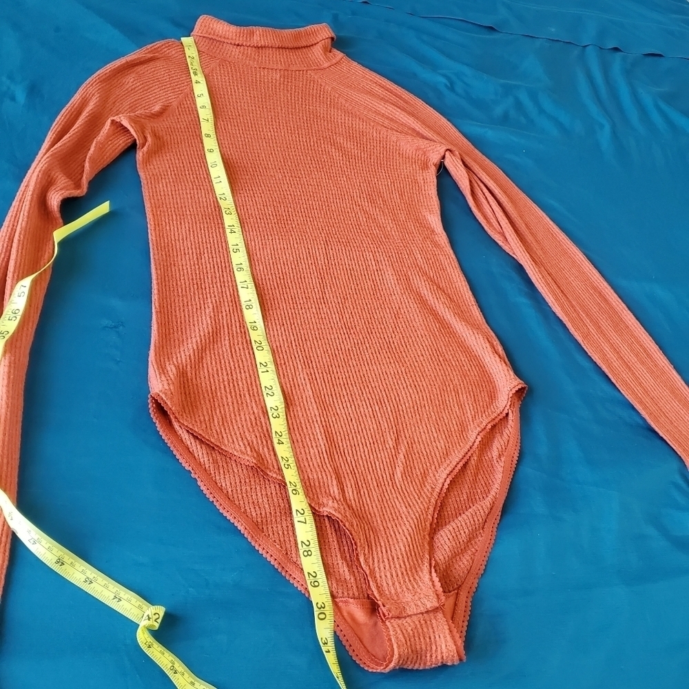 Free People New Burnt Orange Fall Long Sleeve Turtle Neck Ribbed Bodysuit L - Picture 6 of 6